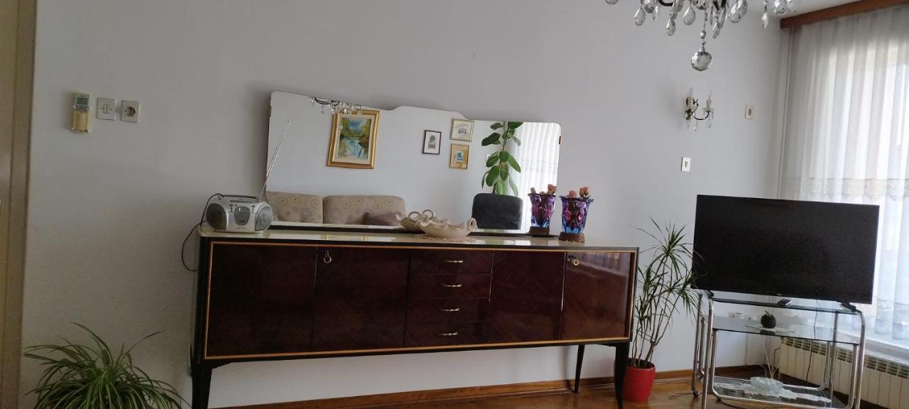7 Flower Street Apartment 森佩特·普里·哥里齐 外观 照片